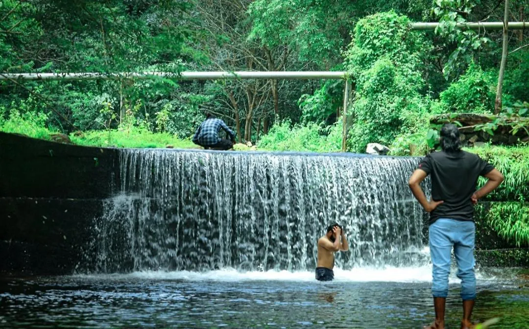 Βίλα Nest Resorts Athirappilly